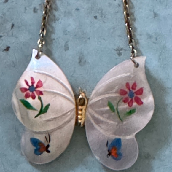 1970’s Retro Jewelry - Retro 70s Carved Mother of Pearl Butterfly Necklace w/painted flowers Taiwan